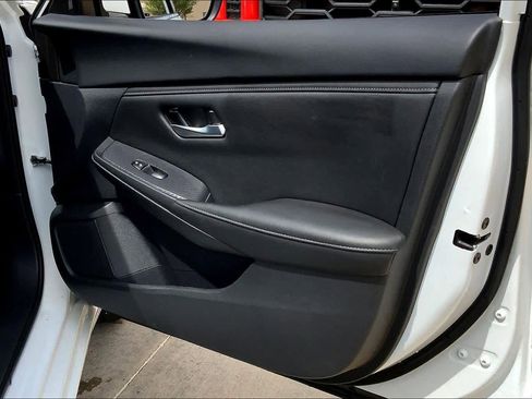 Used 2025 Nissan Sentra SV FWD image 23