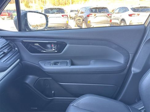 Used 2025 Subaru Forester Limited image 26