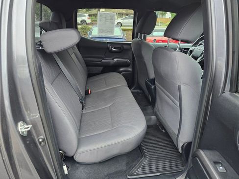 Used 2018 Toyota Tacoma TRD Off-Road image 12