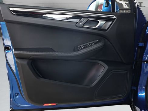 Used 2018 Porsche Macan image 23