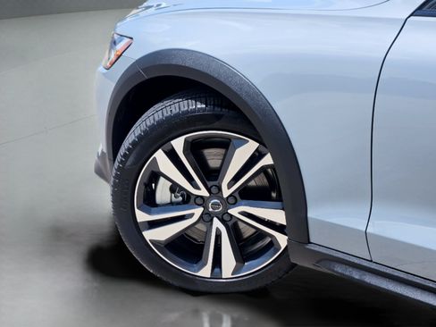 Used 2024 Volvo V60 B5 Cross Country Plus w/ Protection Package Premier AWD/4WD image 23