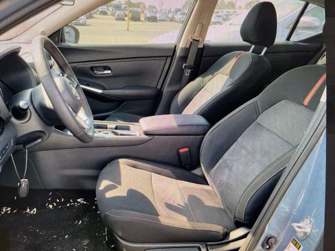 Used 2025 Nissan Sentra SR FWD image 7