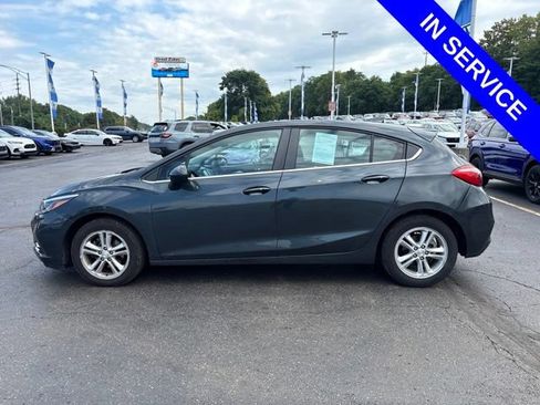 Used 2017 Chevrolet Cruze LT w/ Convenience Package FWD image 4