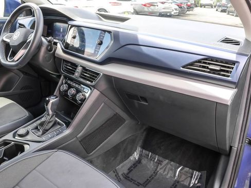 Used 2023 Volkswagen Taos SE w/ Panoramic Sunroof Package AWD/4WD image 37