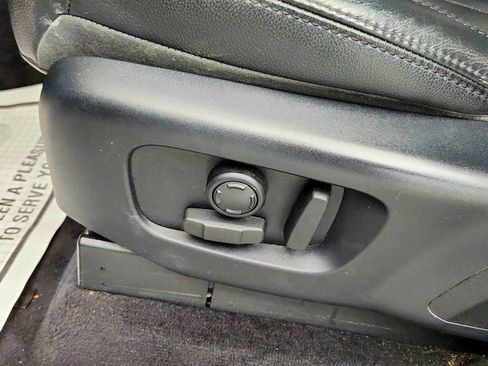 Used 2020 Land Rover Discovery SE AWD/4WD image 11