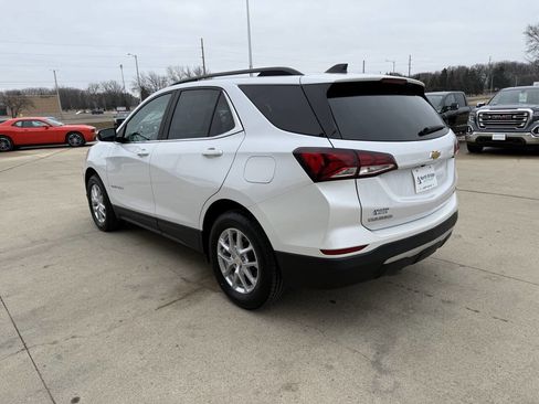 Used 2022 Chevrolet Equinox LT image 3