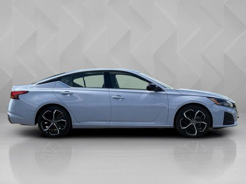 Used 2024 Nissan Altima 2.5 SR FWD image 4