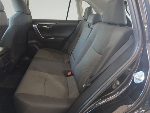 Used 2022 Toyota RAV4 XLE AWD/4WD image 25