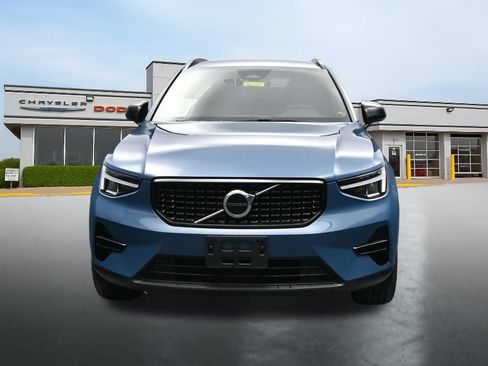 Used 2024 Volvo XC40 B5 Core AWD/4WD image 8