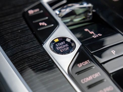 Certified 2025 BMW X5 xDrive40i w/ Executive Package image 21