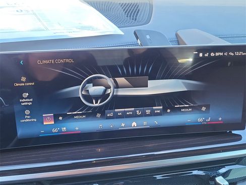 New 2026 BMW X6 xDrive40i w/ Climate Comfort Package image 28