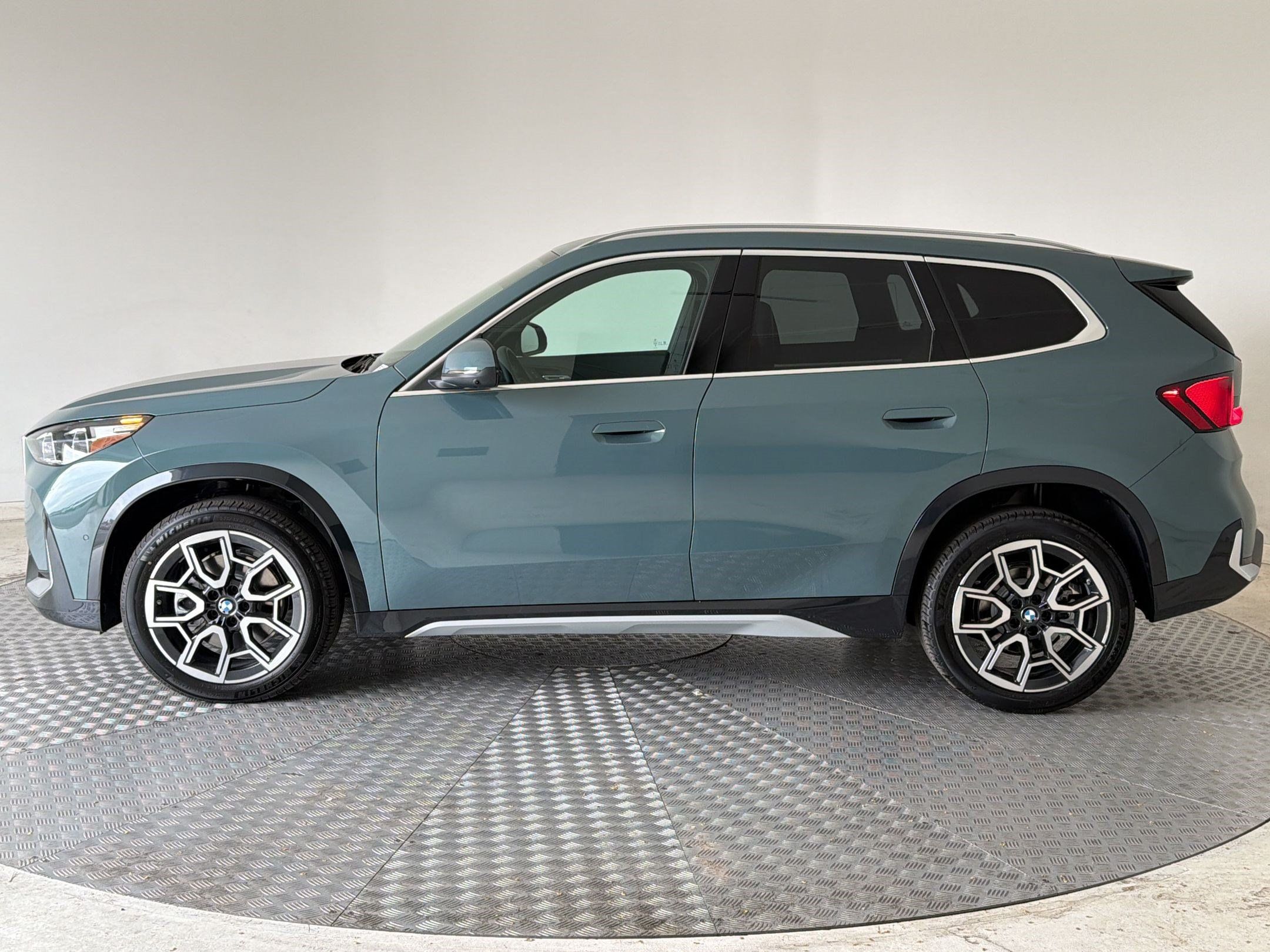 New 2026 BMW X1 xDrive28i w/ Technology Package AWD/4WD image 2