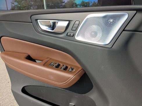 Used 2023 Volvo XC60 B5 Ultimate w/ Climate Package image 12