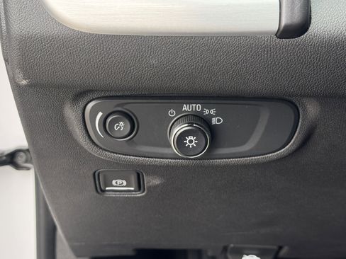 Used 2024 GMC Terrain SLE image 23