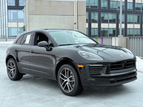 Certified 2026 Porsche Macan AWD/4WD image 6