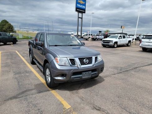 Used 2017 Nissan Frontier SV AWD/4WD image 3