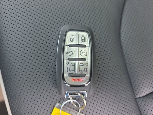 New 2027 Chrysler Pacifica Limited AWD/4WD image 40
