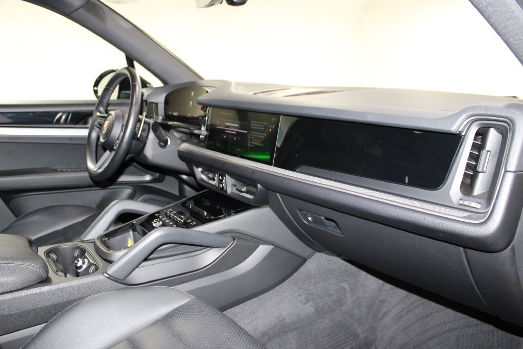 Used 2024 Porsche Cayenne AWD/4WD image 28