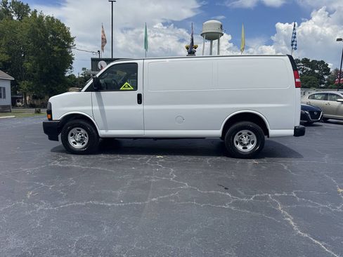 Used 2021 Chevrolet Express 2500 RWD image 2