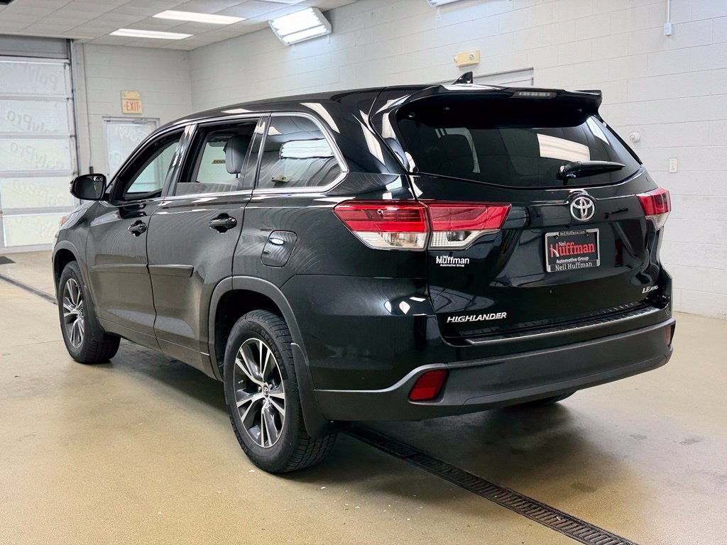 Used 2018 Toyota Highlander Plus AWD/4WD image 7