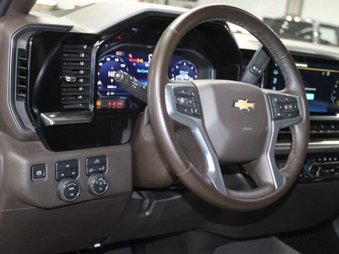 Used 2025 Chevrolet Silverado 2500 LT w/ Convenience Package image 28
