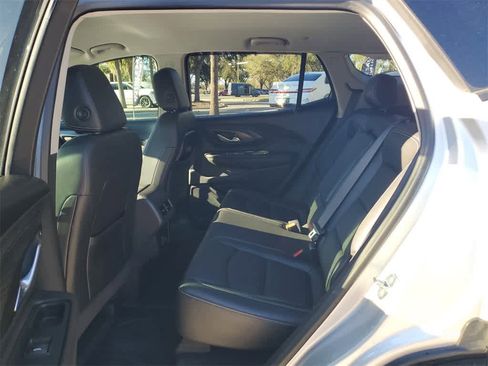 Used 2022 GMC Terrain SLT w/ Infotainment Package II image 9