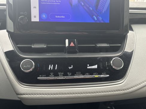 Used 2023 Toyota Corolla SE image 19