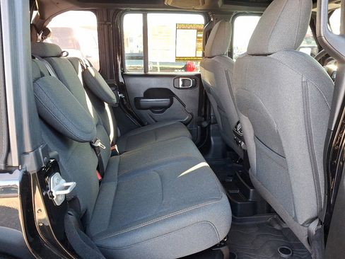 Used 2024 Jeep Wrangler Unlimited image 15