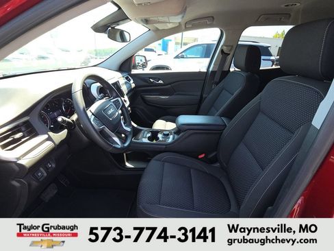 Used 2023 GMC Acadia SLE w/ Driver Convenience Package FWD image 15