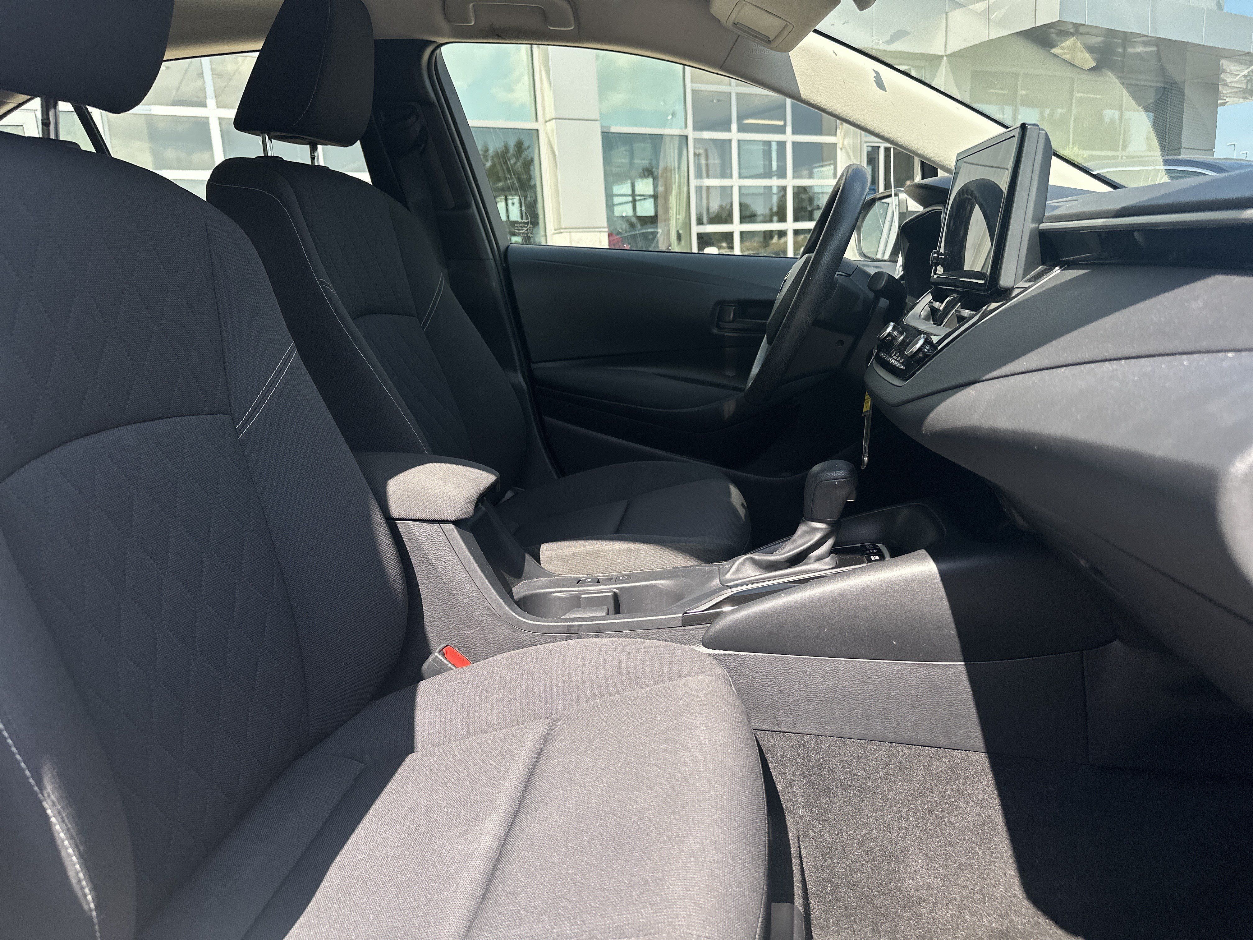 Used 2025 Toyota Corolla LE FWD image 28