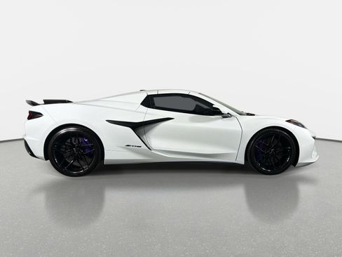 Used 2025 Chevrolet Corvette Z06 RWD image 2
