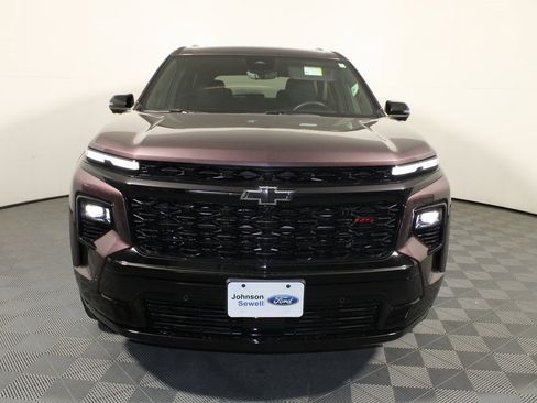 Used 2025 Chevrolet Traverse RS image 3