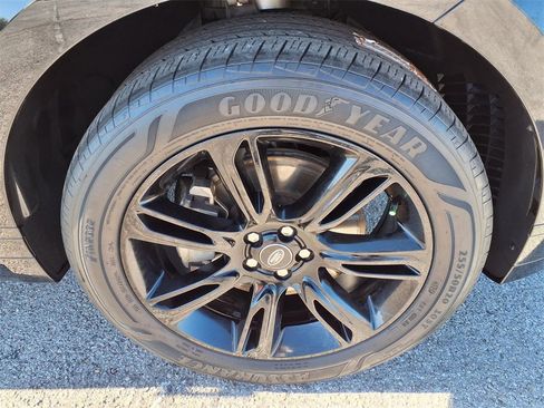 Used 2022 Land Rover Range Rover Velar R-Dynamic S image 9