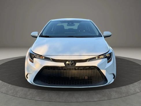 Used 2021 Toyota Corolla LE FWD image 2