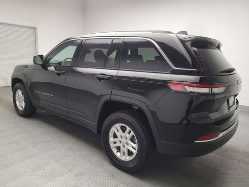 Used 2023 Jeep Grand Cherokee Laredo RWD image 3