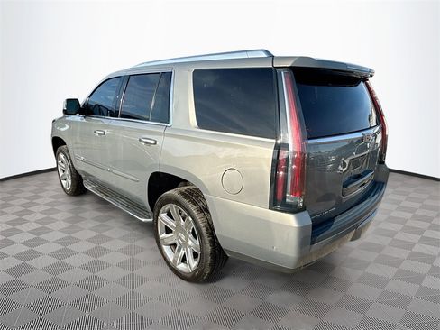 Used 2018 Cadillac Escalade Luxury image 6