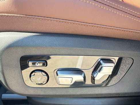 New 2026 BMW X6 xDrive40i w/ Executive Package image 13