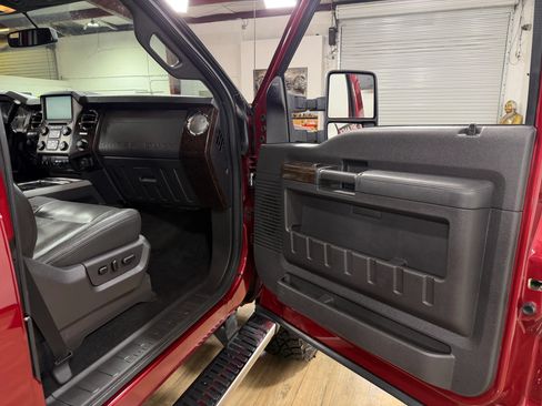 Used 2015 Ford F250 Platinum w/ Platinum Package AWD/4WD image 20