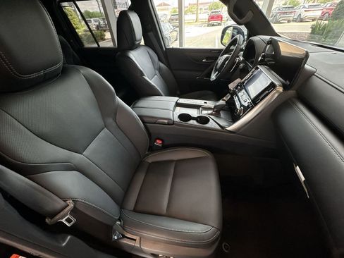 New 2026 Lexus LX 700h Luxury image 7