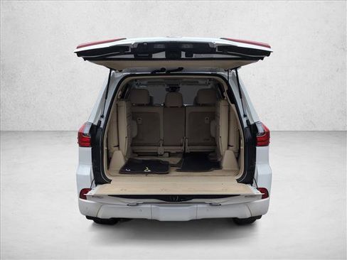 Used 2016 Lexus LX 570 4WD w/ Luxury Package image 7