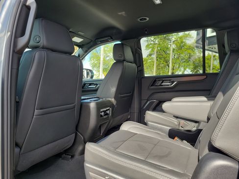 Used 2025 GMC Yukon XL Denali image 14
