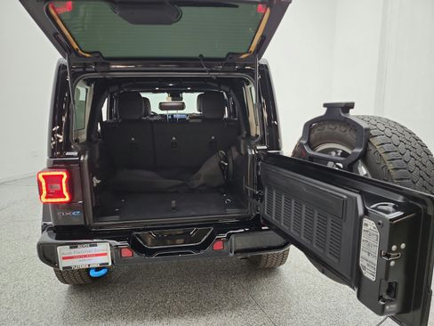 Used 2024 Jeep Wrangler High Altitude AWD/4WD image 18