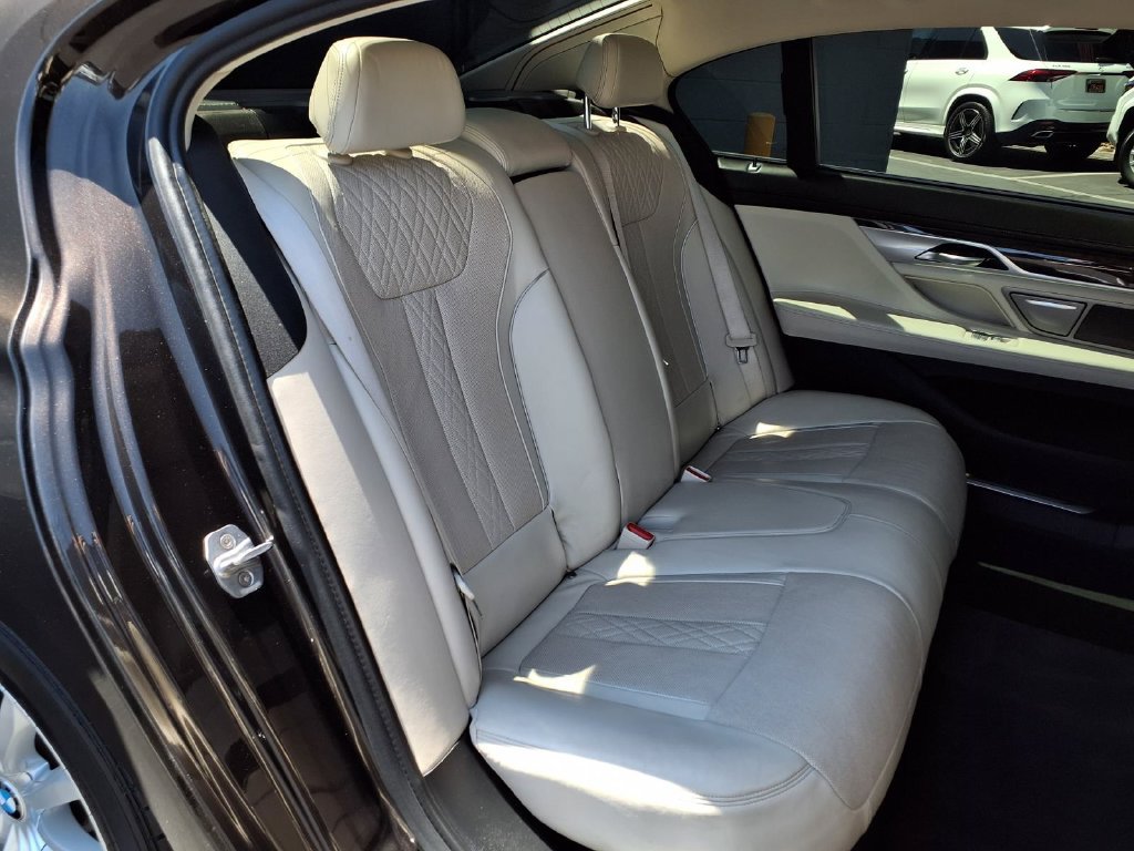Used 2016 BMW 740i RWD image 33