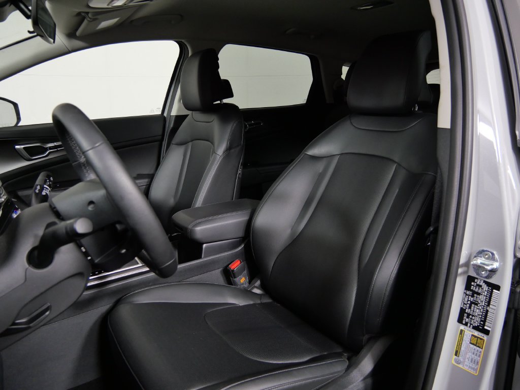 Used 2026 Kia Sportage EX FWD image 10