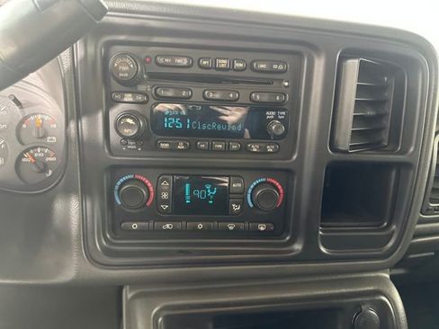 Used 2006 Chevrolet Silverado 2500 LT w/ Heavy-Duty Power Package image 20