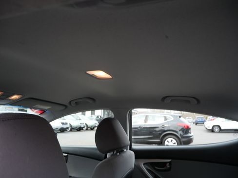 Used 2013 Hyundai Elantra GLS image 20