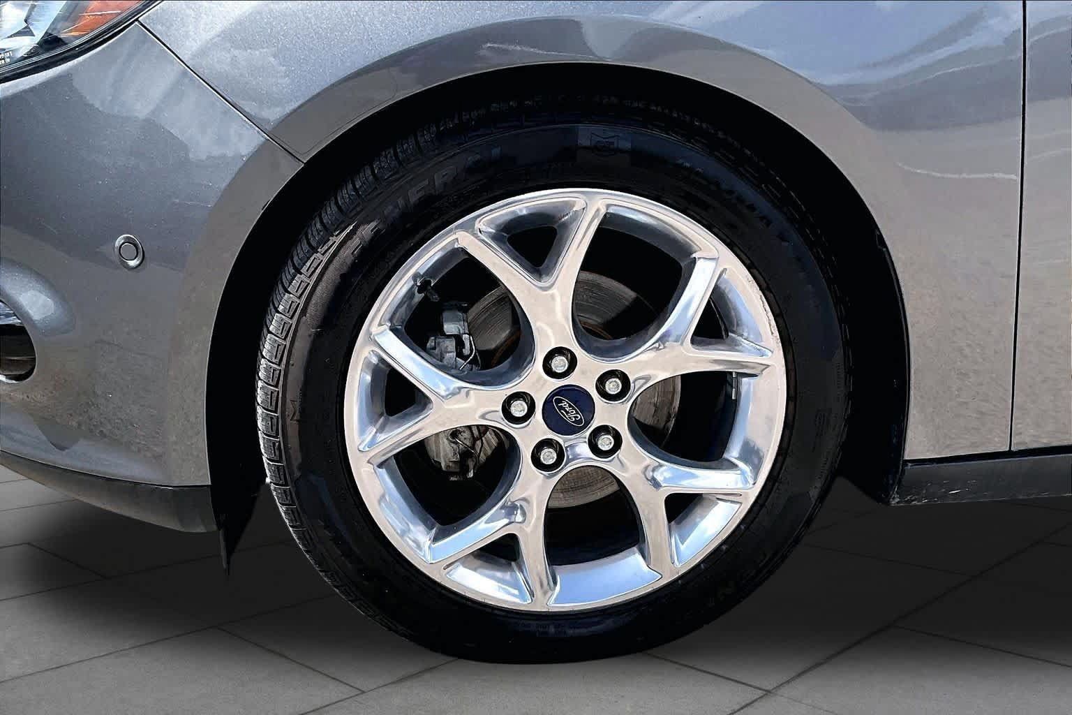 Used 2013 Ford Focus Titanium FWD image 11