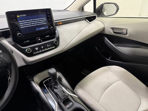 Used 2022 Toyota Corolla LE w/ Carpet Mat Package (TMS) image 15