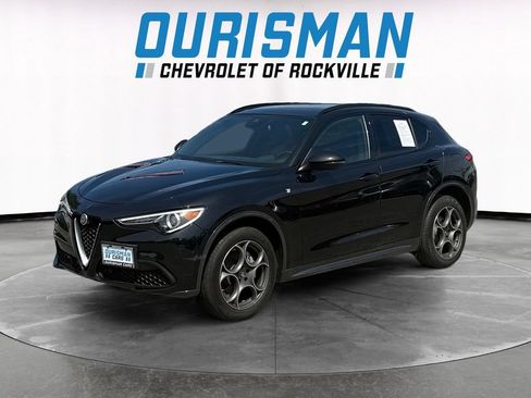 Used 2022 Alfa Romeo Stelvio Ti AWD/4WD image 2