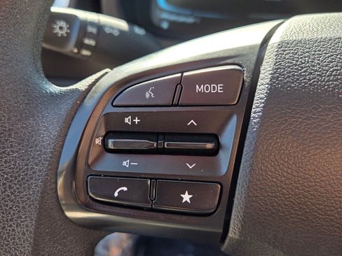 Used 2025 Hyundai Venue SE image 23